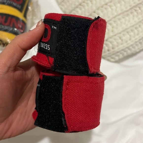 9Round Hand Wraps - Picture 2 of 3